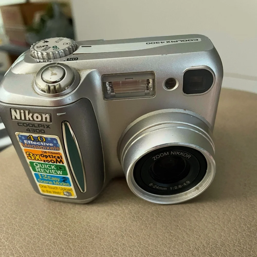 Nikon COOLPIX 4300 Digital Camera - Silver - 4.0MP - **NOT TESTED**